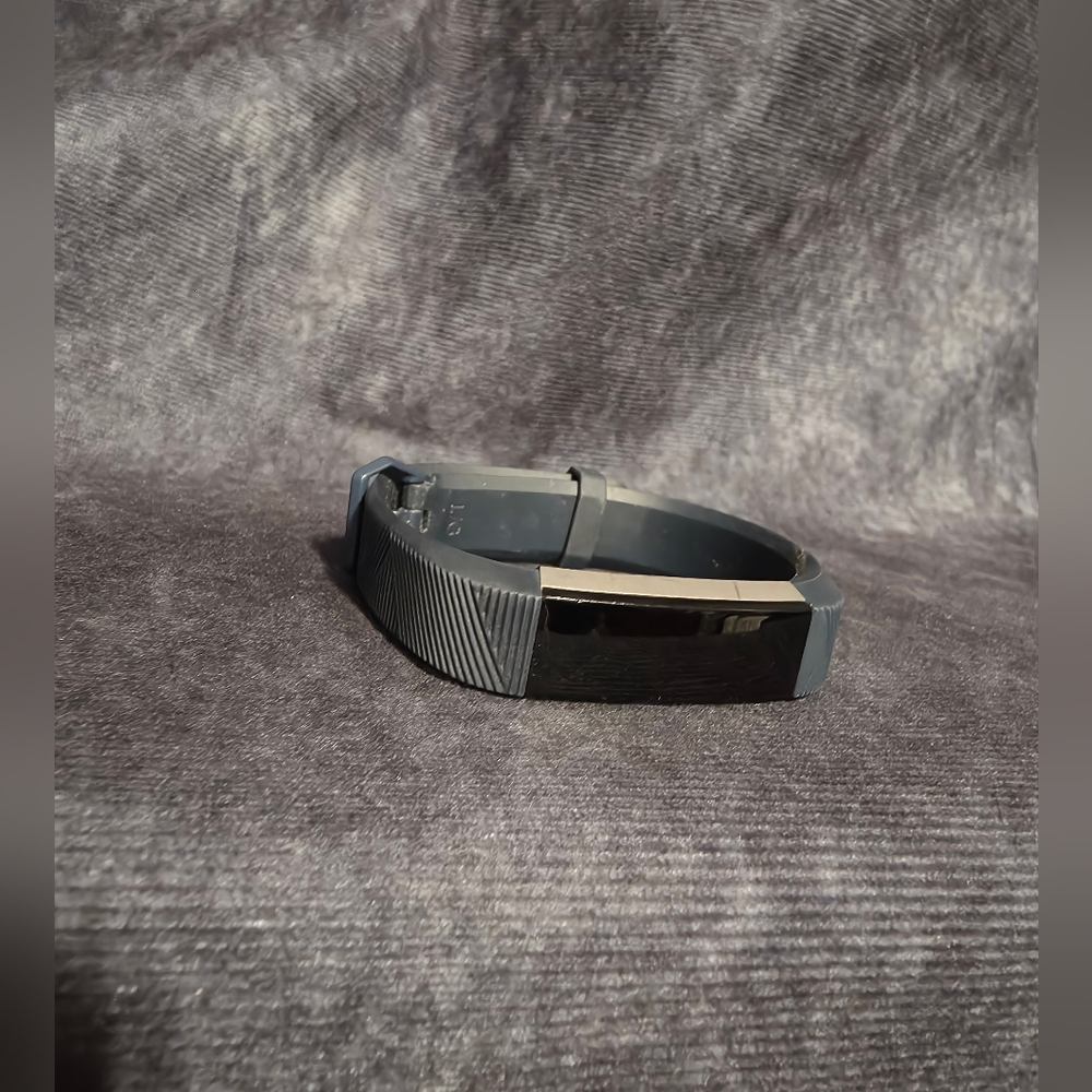 Fitbit Alta Navy Blue Fitness Wristband - Picture 8 of 11